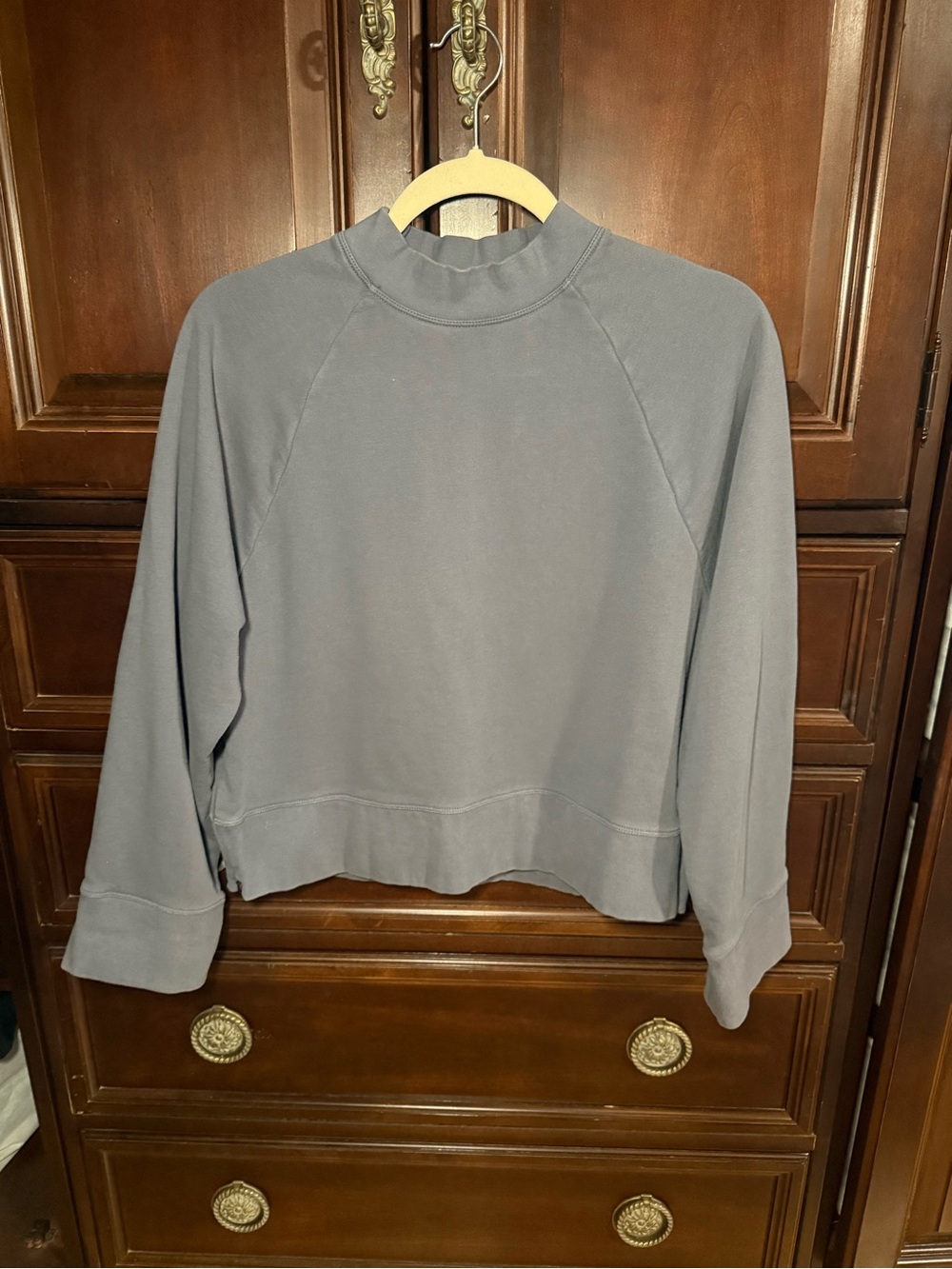 On cloud gray women’s medium mock neck sweatshirt